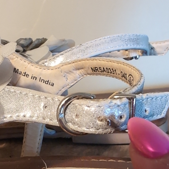 Not Rated Silvery Thong Sandals with Floral Detailed Beaded Embellishments - Picture 7 of 11